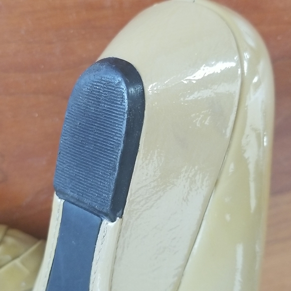 Me Too Sage patent leather kitten wedge peep toe w Bow 8.5 - Picture 3 of 6